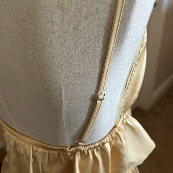 *New* Satin Lace Set - Picture 5 of 6